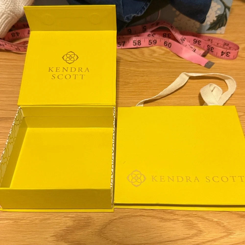Kendra Scott Four Jewelry Bags, One Box, and One Bag - Picture 4 of 5